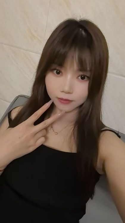 广州荔湾区小狐狸Little上门推油广州荔湾区小狐狸Little fox到家上门