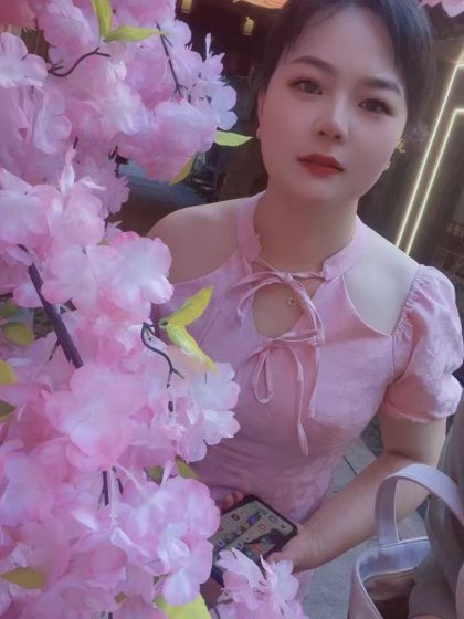 Massage therapy in Wenzhou, with light rain outside