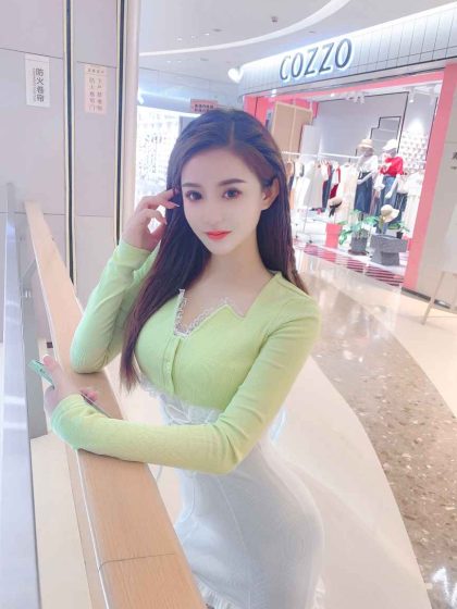 The correct massage method for acupoints on the feet  Beijing Li Yan