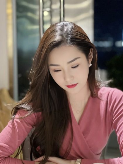 Nearby, there is a massage parlor called Guangzhou Char