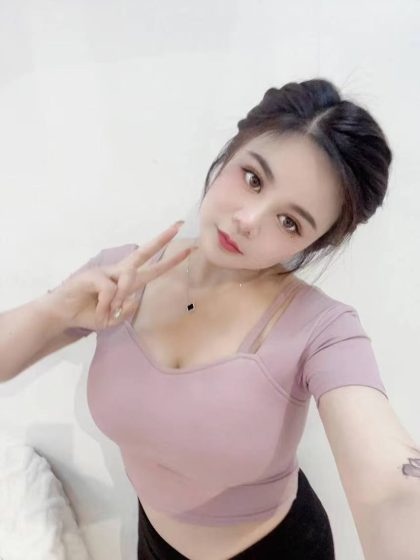 Massage therapist: Sha Chenlin