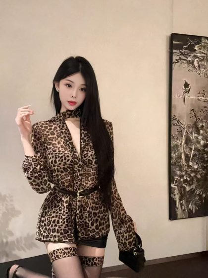 Massage therapist Yancheng Mu